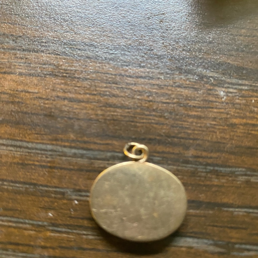 14k yellow gold cameo Venus Pendant - Picture 7 of 12